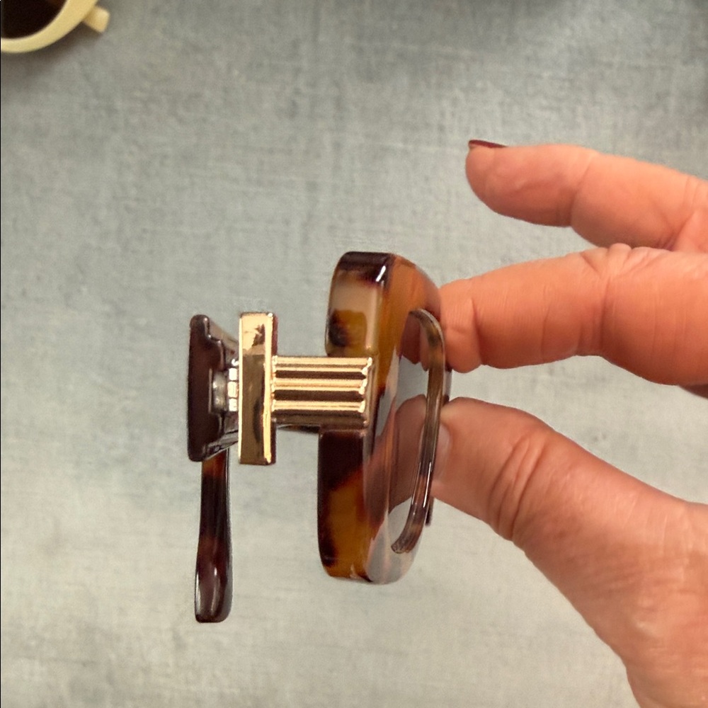 Commense Tortoiseshell Sunglasses - Picture 2 of 8